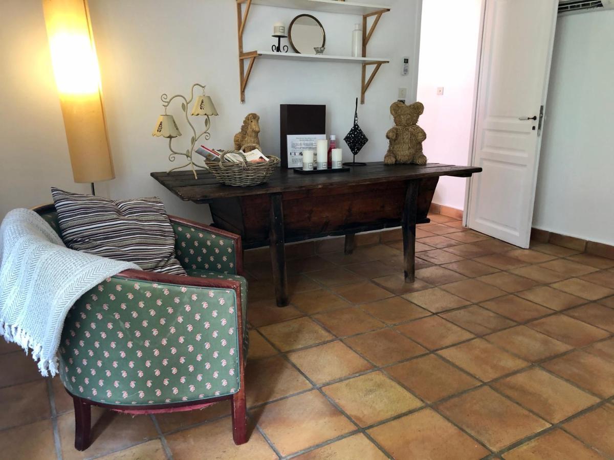 Villa Mas Du Pont De Laute Le Cailar Esterno foto