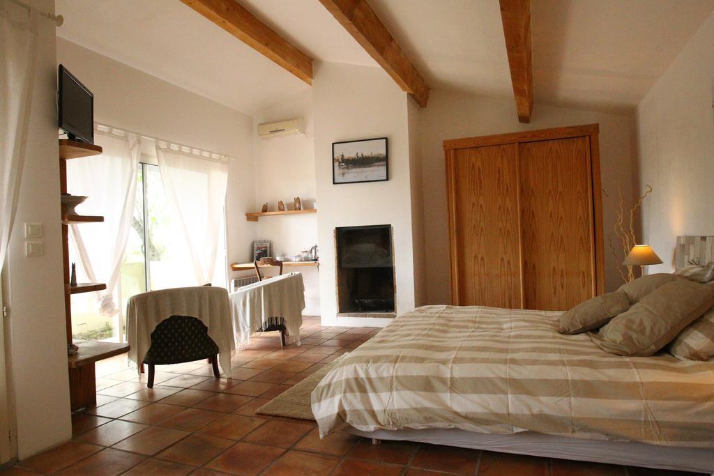 Villa Mas Du Pont De Laute Le Cailar Esterno foto